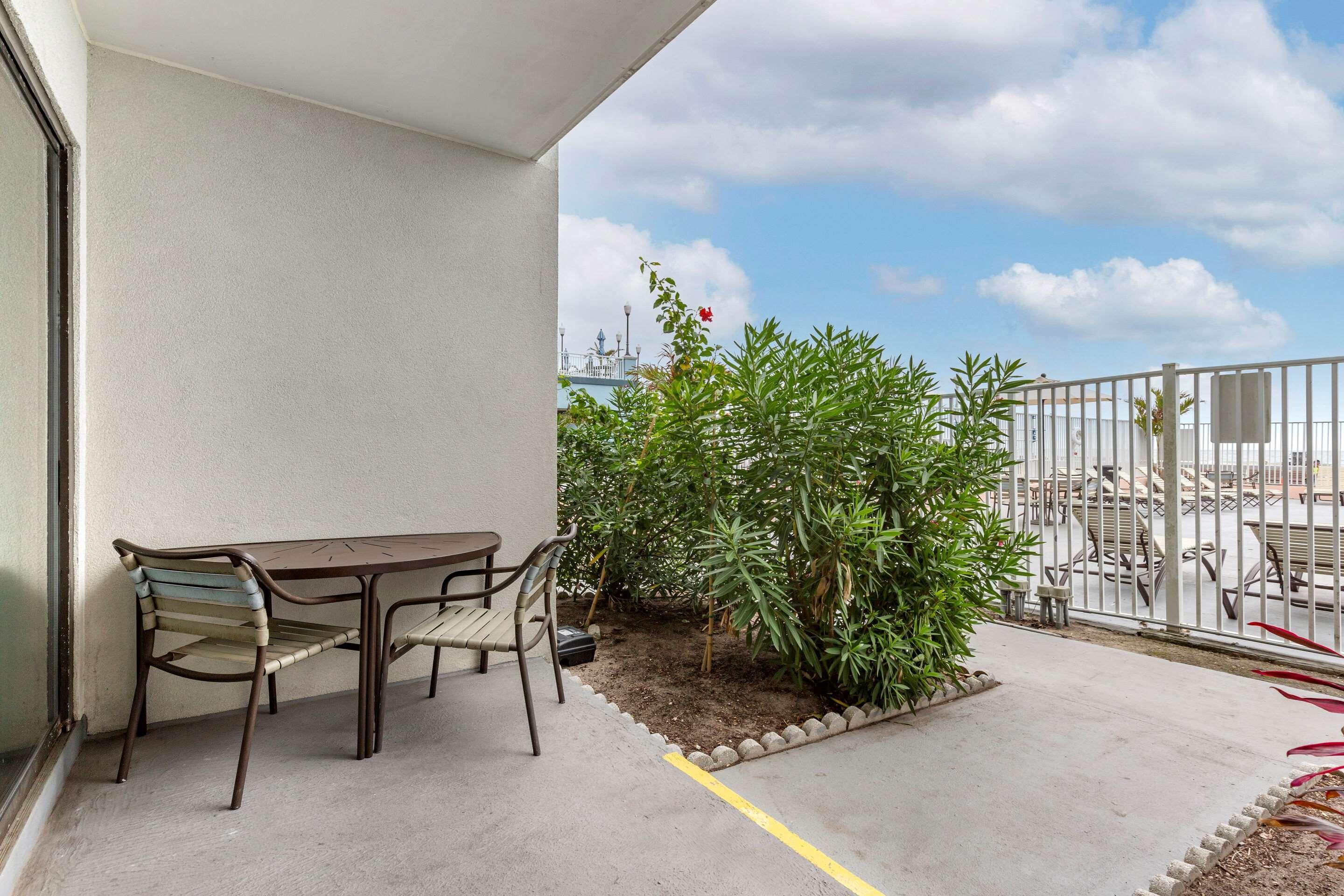 Quality Inn Boardwalk Ошен Сити Экстерьер фото